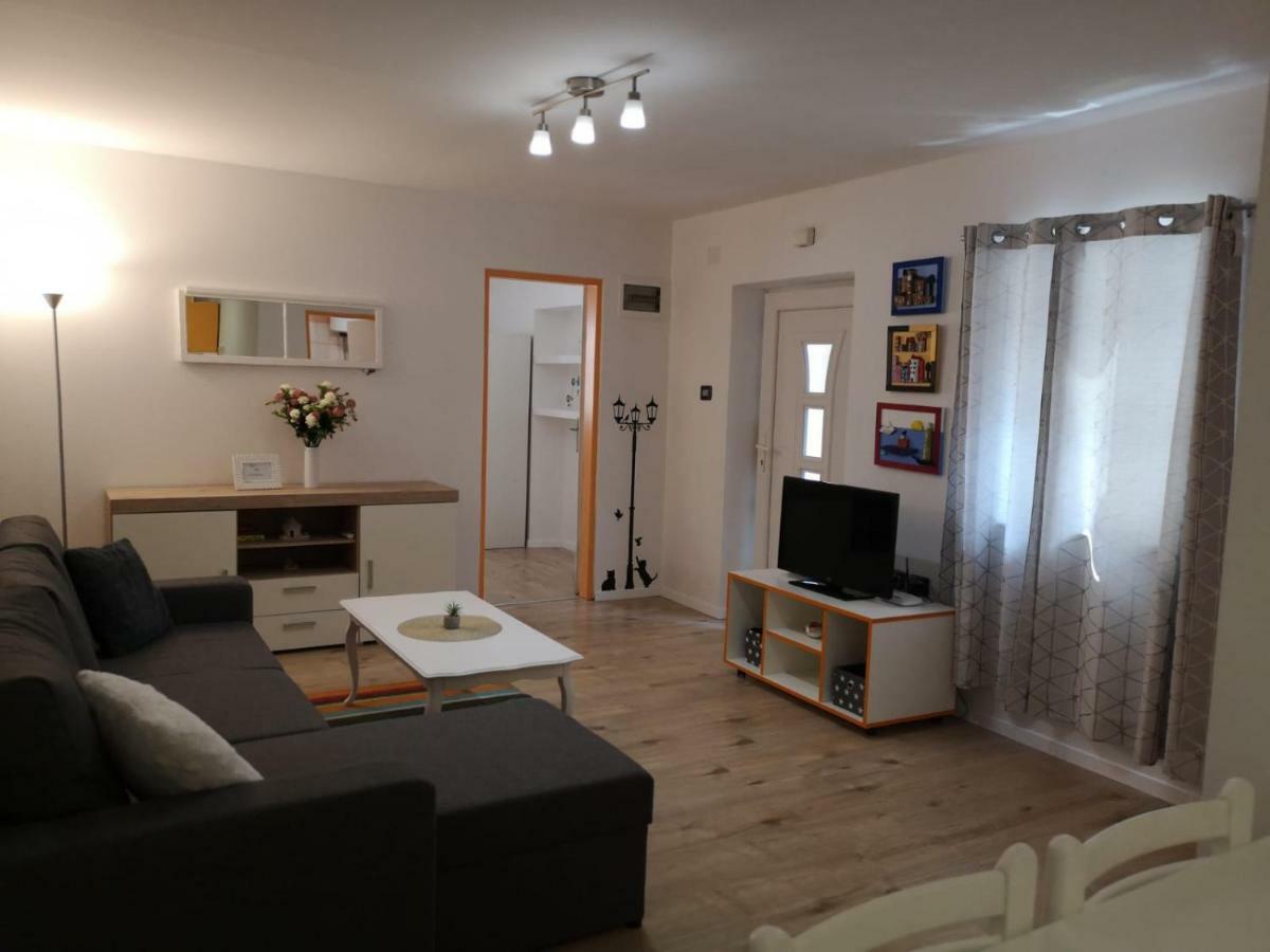 Apartment Asja Old City Center Pula Bagian luar foto