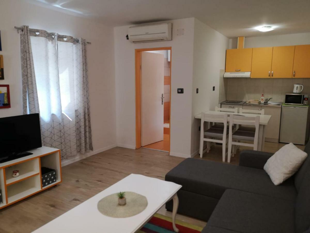 Apartment Asja Old City Center Pula Bagian luar foto
