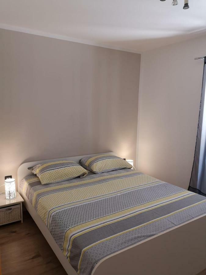 Apartment Asja Old City Center Pula Bagian luar foto