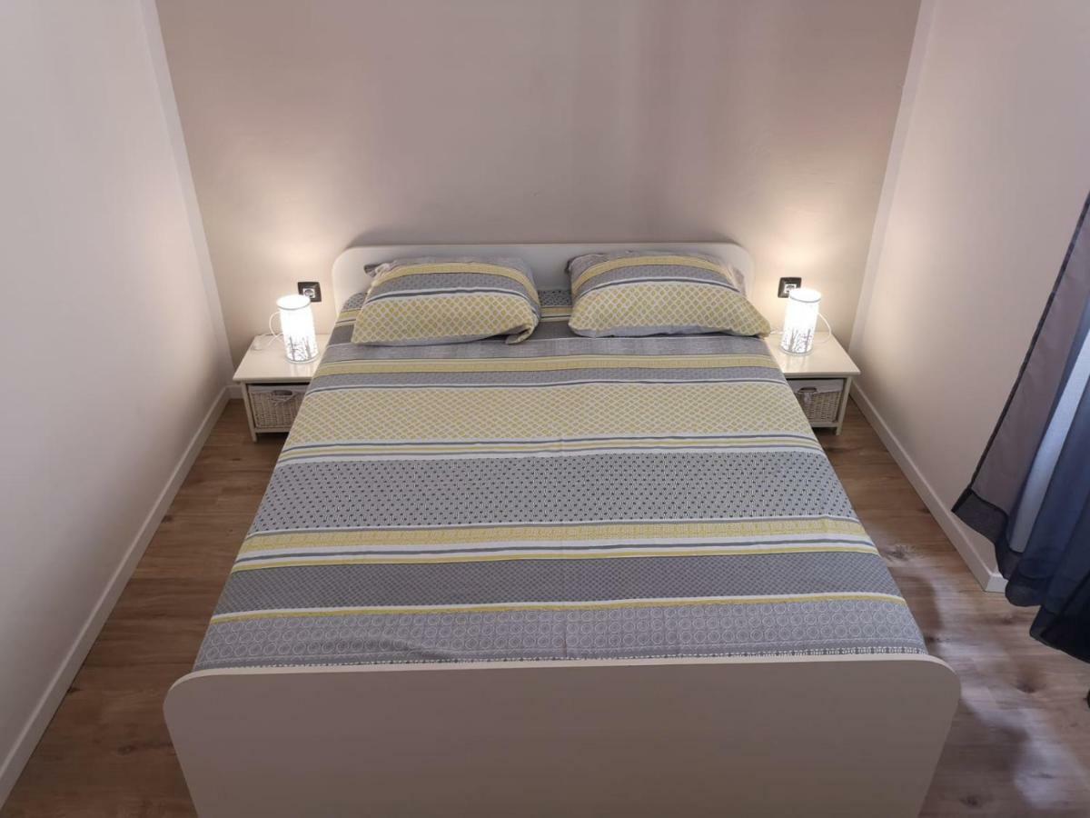 Apartment Asja Old City Center Pula Bagian luar foto
